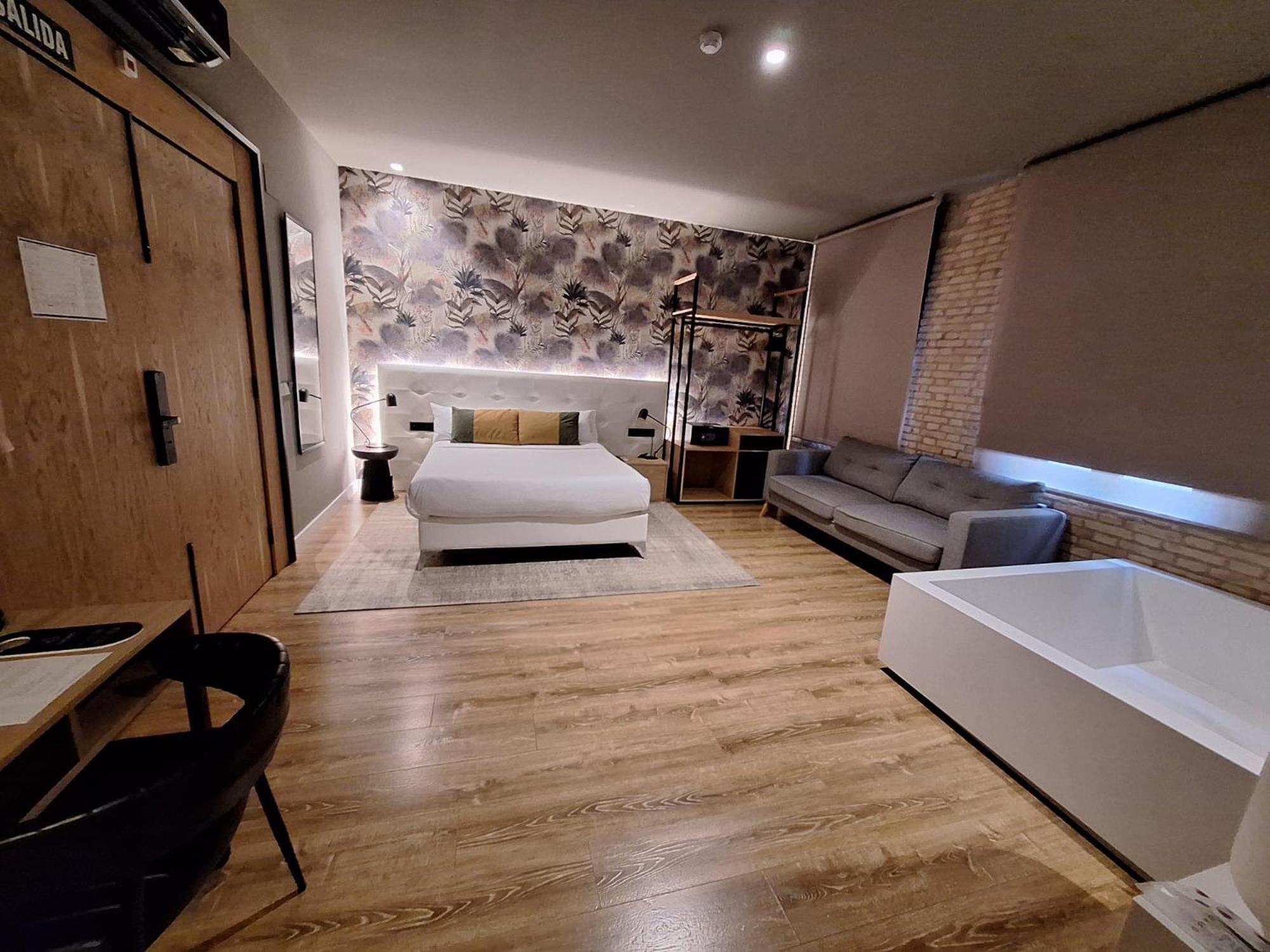 Saman Boutique 4* Valenza